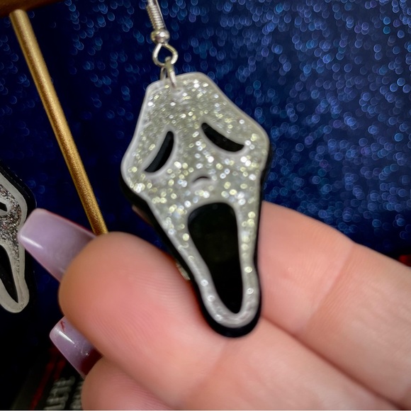 Ghost Face glitter dangle earrings - Picture 5 of 8